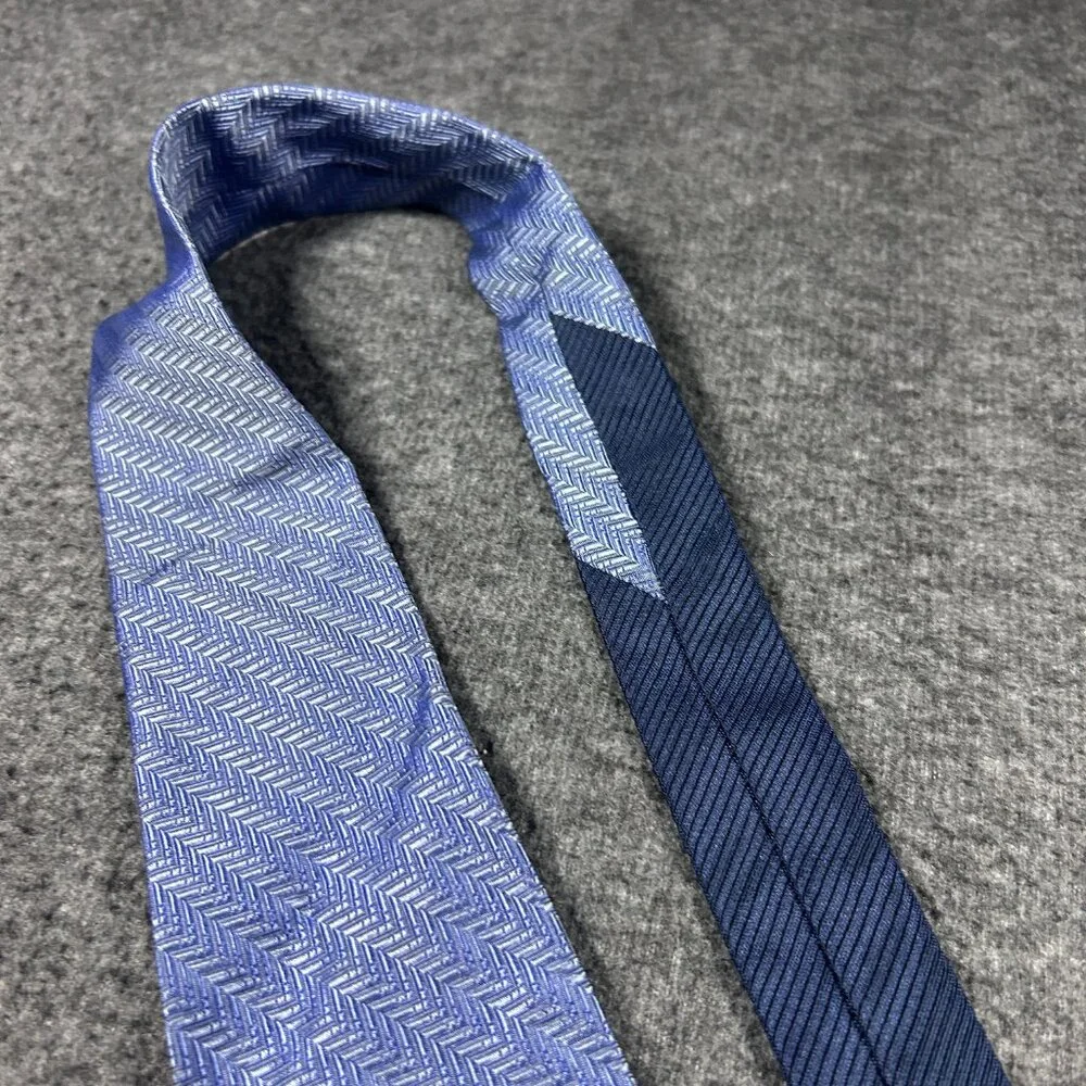 Tommy Hilfiger Tie 100% Silk USA Blue Herringbone VTG TOMMY Logo‎